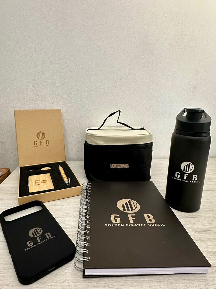 Kit GFB: caderno, garrafa, capa de celular e necessaire