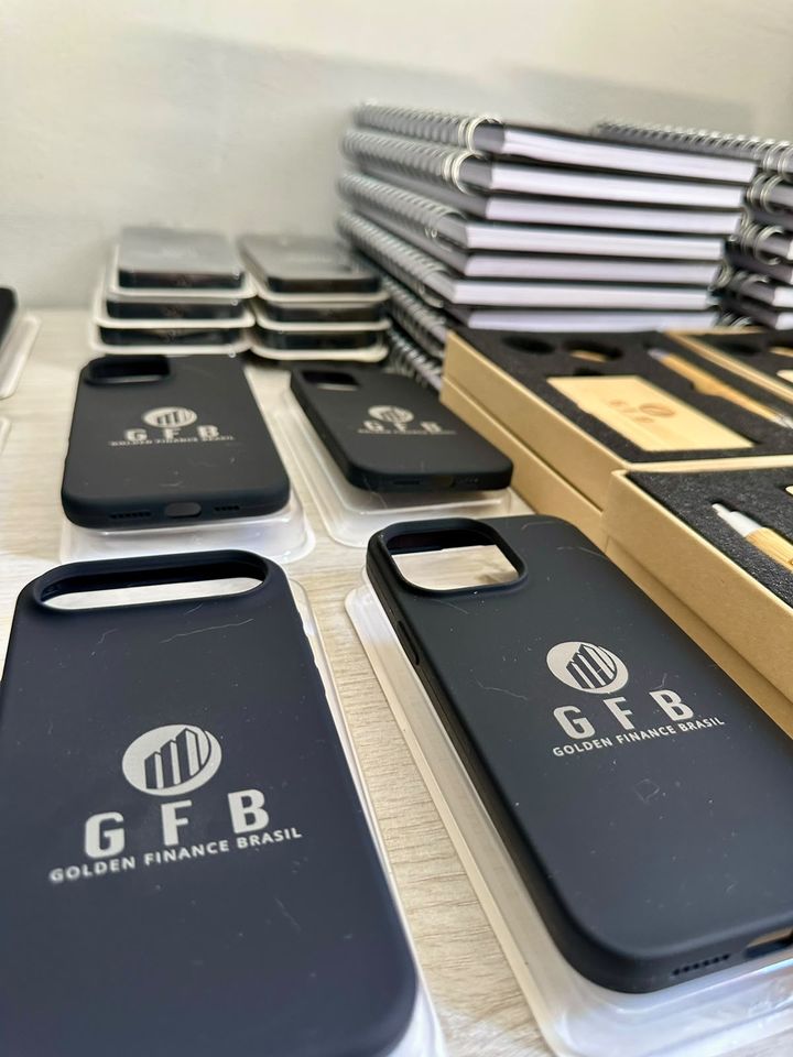 Capas de celular e cadernos personalizados da GFB