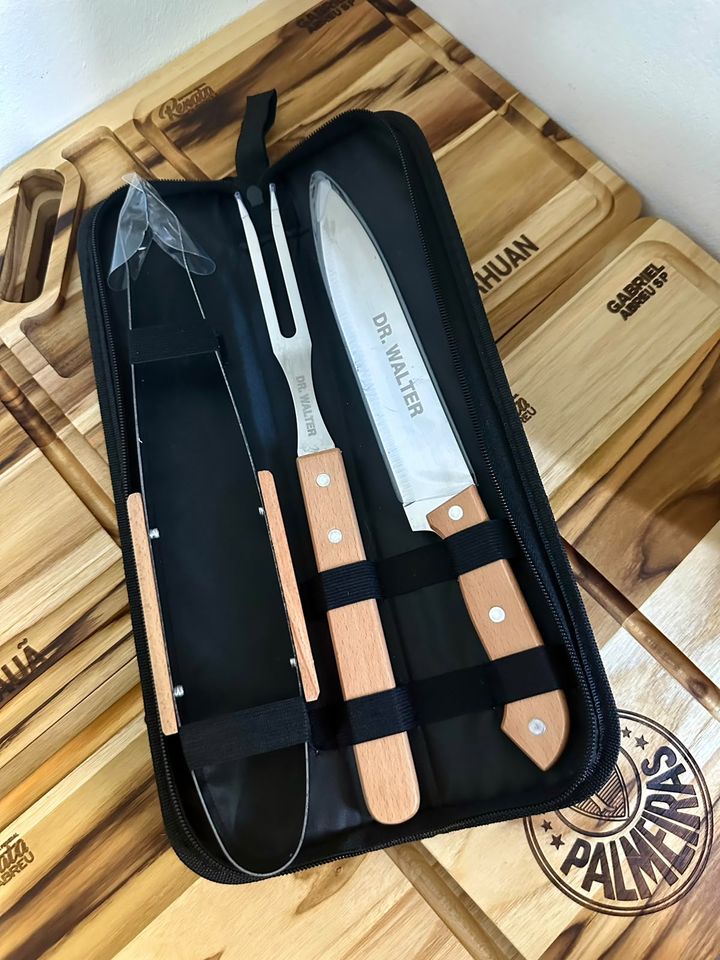 Kit churrasco em estojo com tábua de madeira gravada